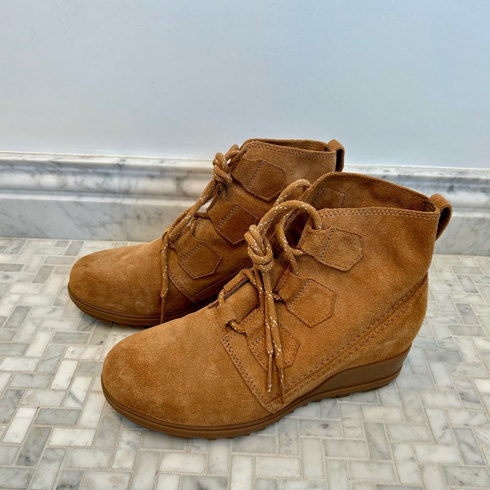 EUC Sorel suede boots size 8